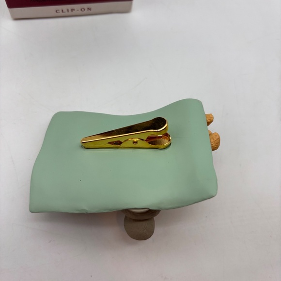 Hallmark Keepsake Grandchild's First Christmas 1994 Clip On Christmas Ornament - Picture 6 of 15